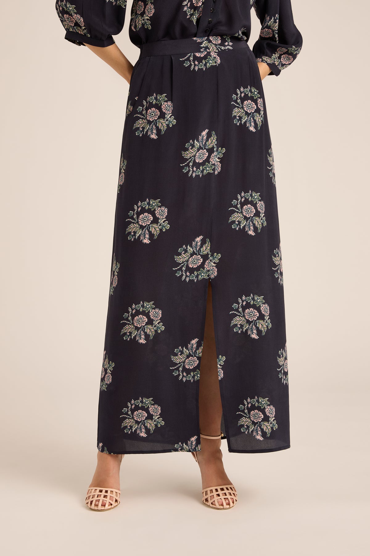 SPLIT SILK SKIRT WREATH