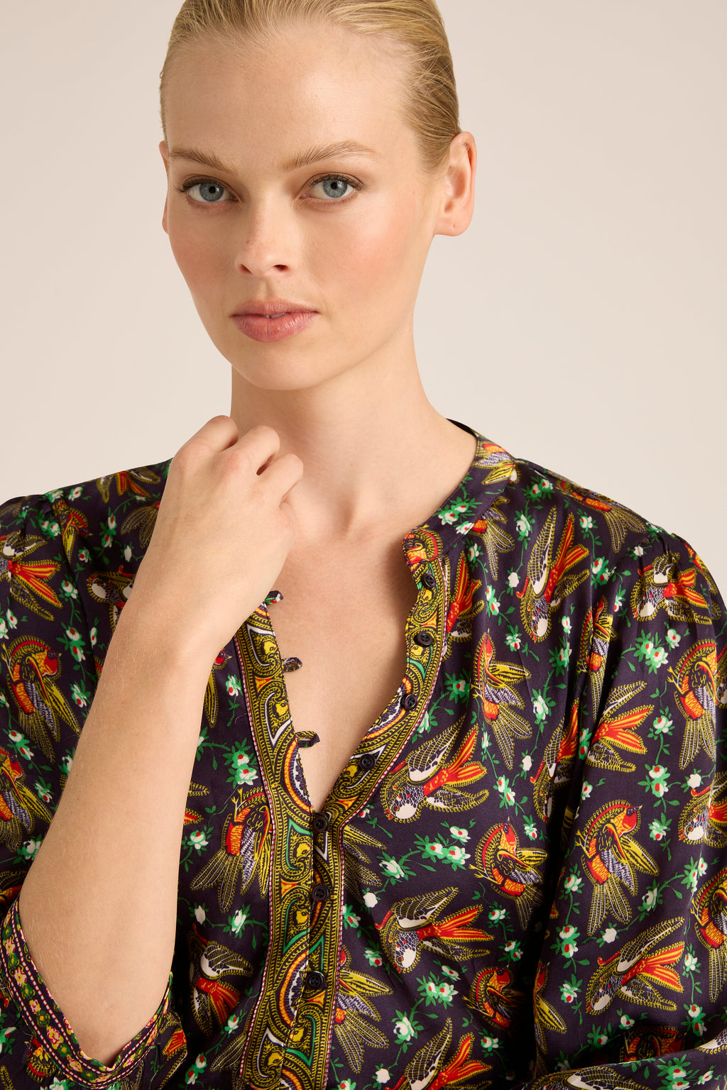 SCARLETT SILKY BIRDIE SHIRT