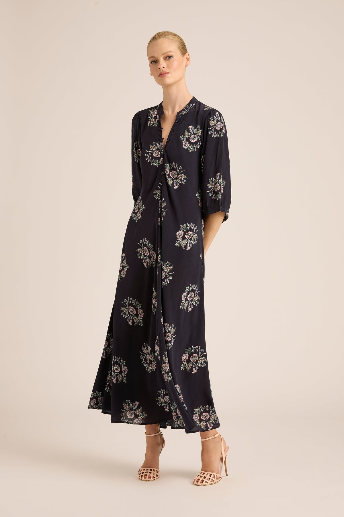 SCARLETT SILKY WREATH NAVY MAXI